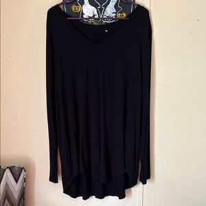 Zenana Outfitters Black Long Sleeve V-Neck Top